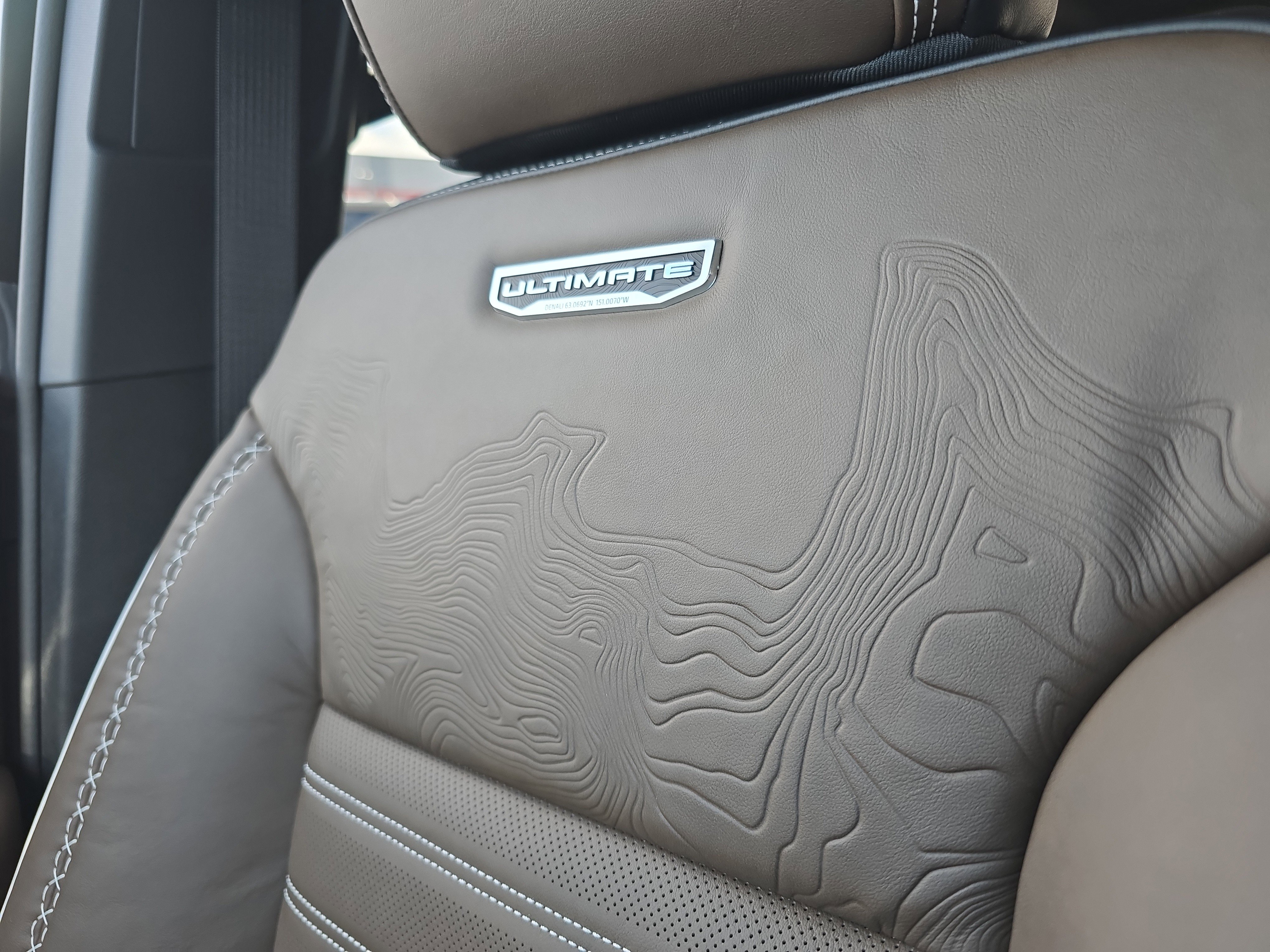 New 2026 GMC Acadia Denali Ultimate w/ LPO, Floor Liner Package AWD/4WD image 36