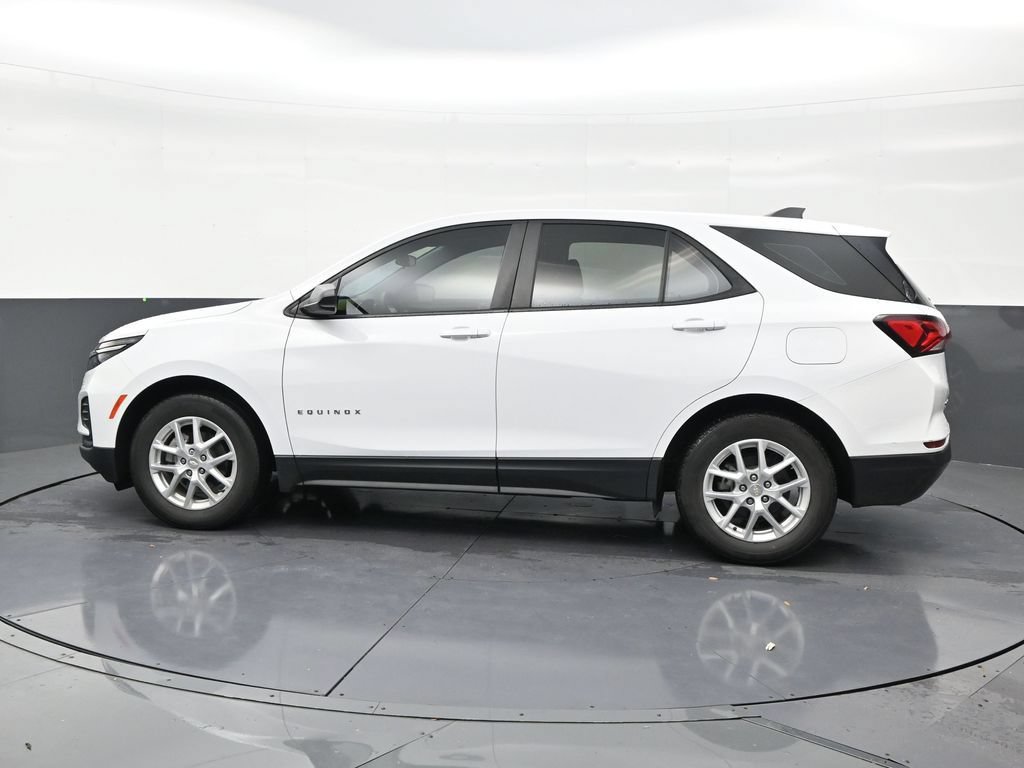 Used 2023 Chevrolet Equinox LS FWD image 2