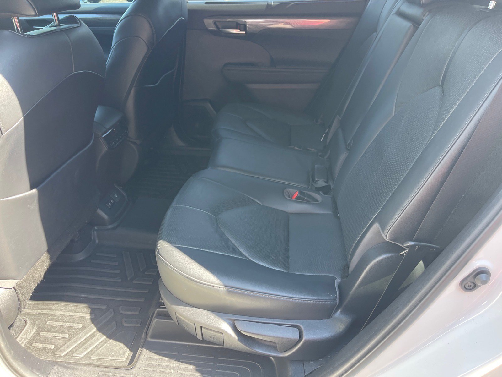 Used 2021 Toyota Highlander Limited FWD image 12