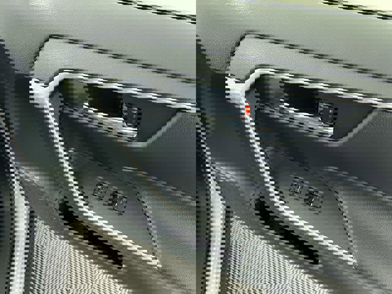 Used 2023 Toyota RAV4 SE image 30