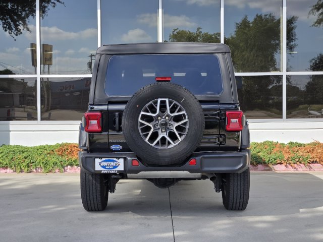 Used 2026 Jeep Wrangler Unlimited Sahara AWD/4WD image 6