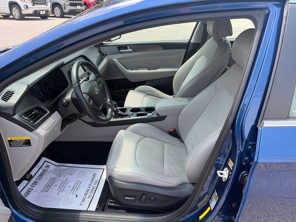 Used 2015 Hyundai Sonata Sport w/ Option Group 03 FWD image 10