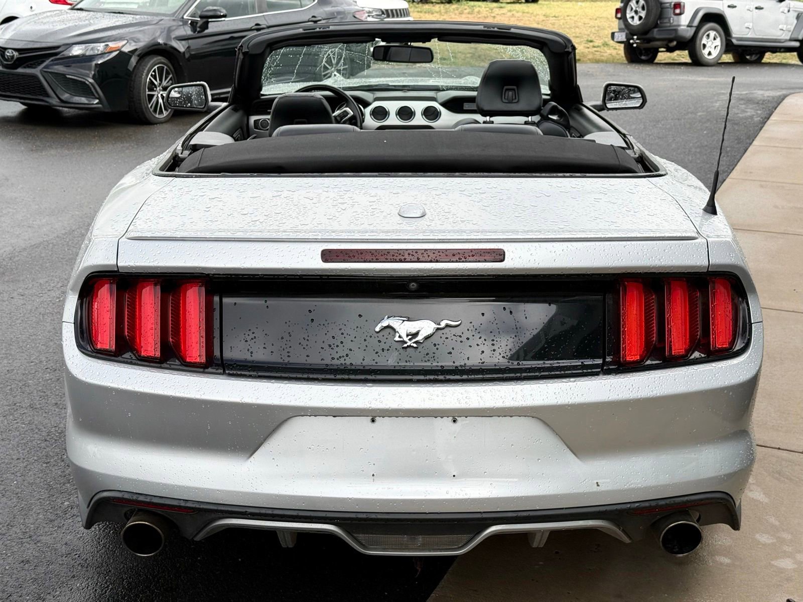 Used 2017 Ford Mustang Premium RWD image 15