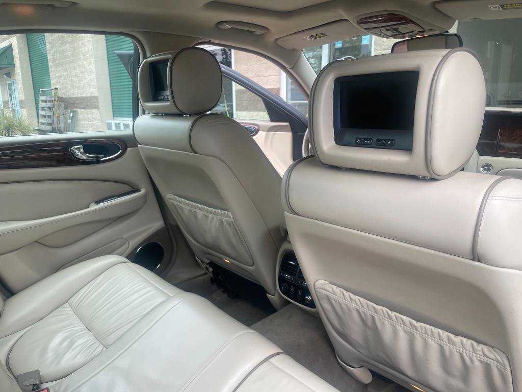 Used 2004 Jaguar XJ8 XJ8 Vanden Plas image 32