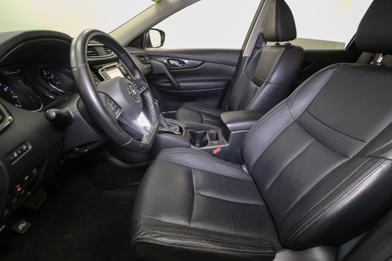 Used 2017 Nissan Rogue SL AWD/4WD image 42