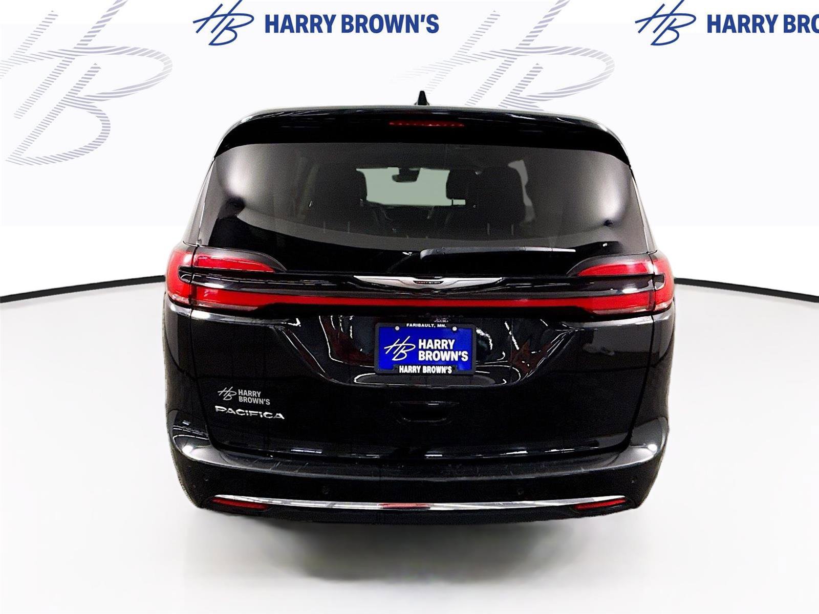 Used 2023 Chrysler Pacifica Touring-L image 30