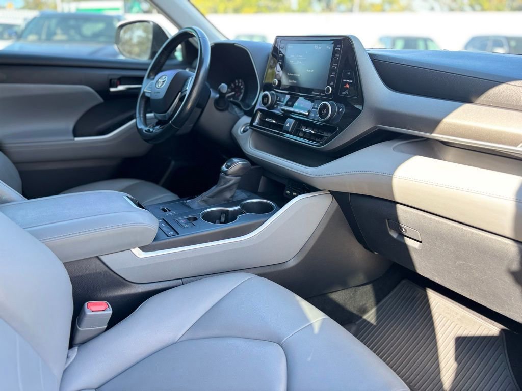 Used 2020 Toyota Highlander XLE image 12