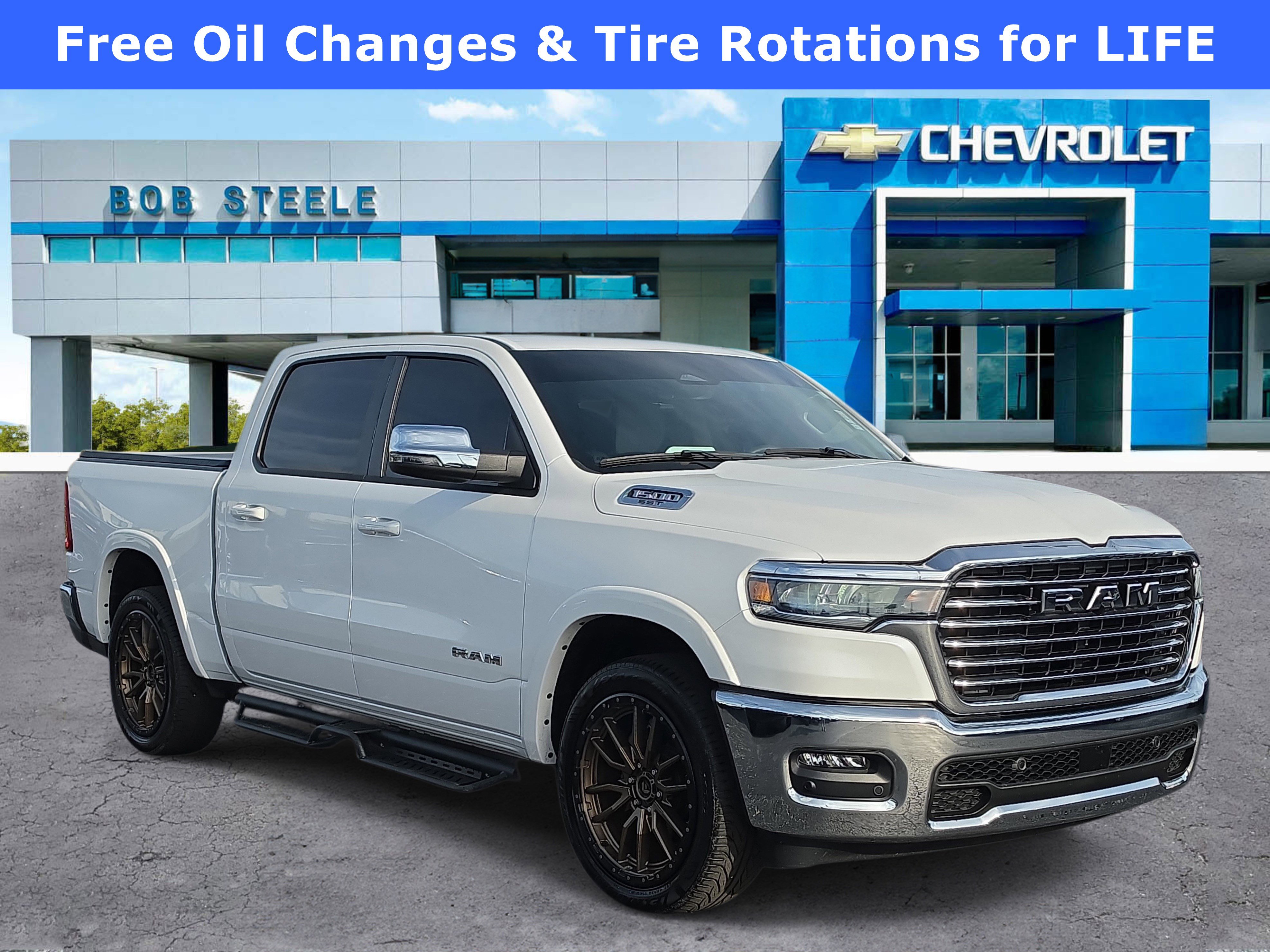 Used 2025 RAM 1500 Laramie AWD/4WD image 1
