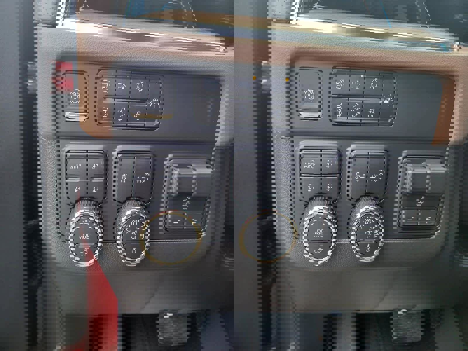 Used 2025 Chevrolet Tahoe High Country image 17