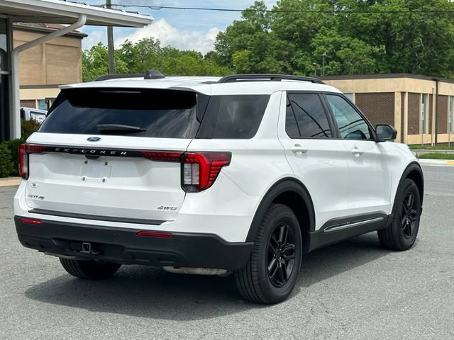 Used 2025 Ford Explorer Active AWD/4WD image 9