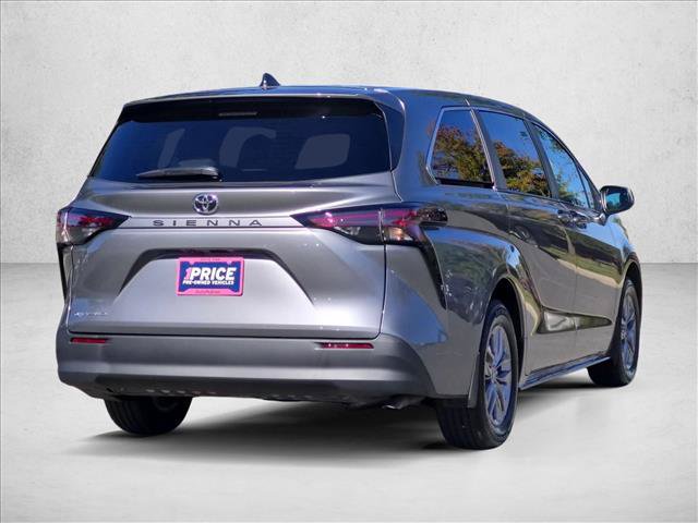 Used 2026 Toyota Sienna LE AWD/4WD image 5