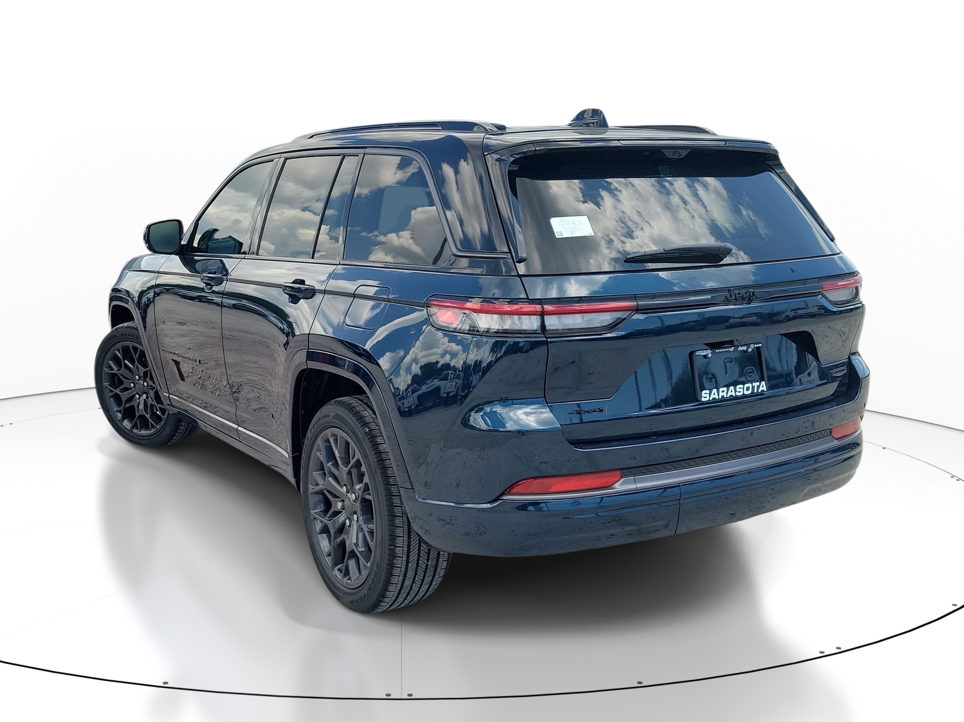 New 2026 Jeep Grand Cherokee Summit w/ Obsidian Package AWD/4WD image 4