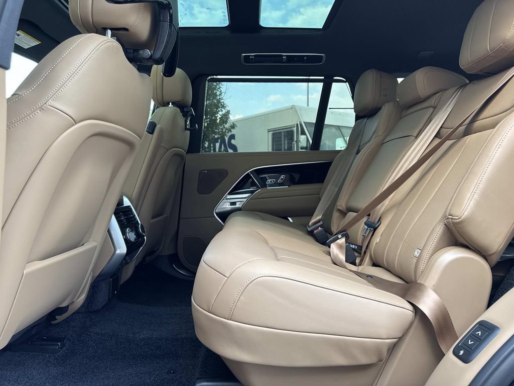 New 2026 Land Rover Range Rover Long Wheelbase SE AWD/4WD image 14