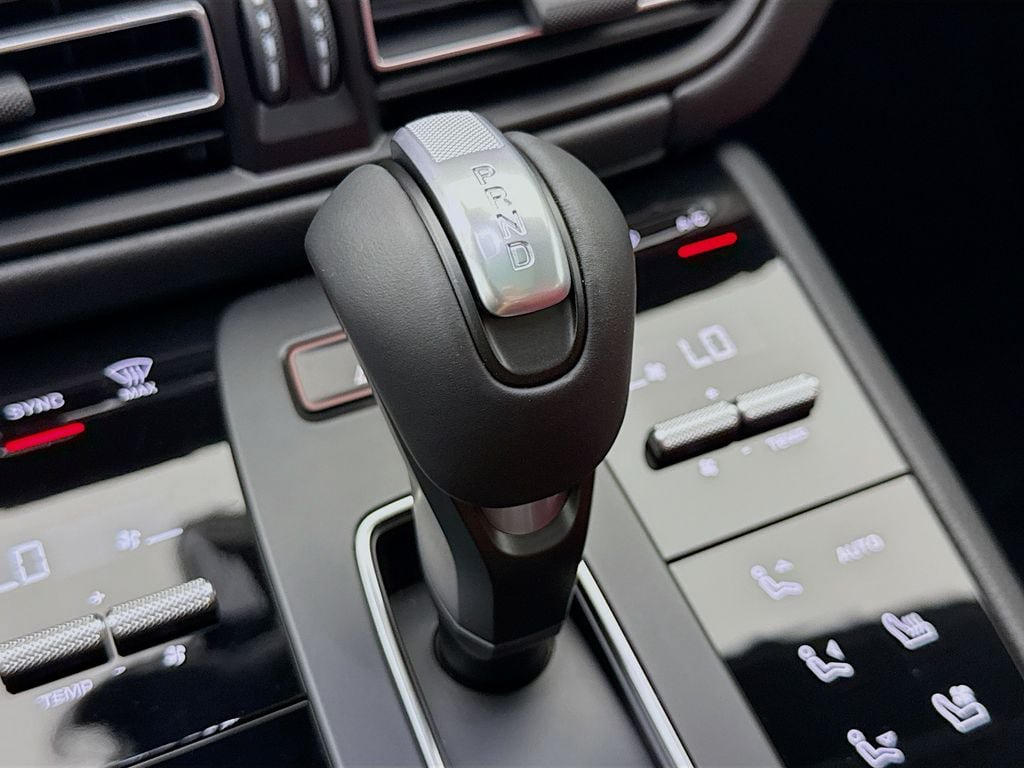 New 2026 Porsche Macan AWD/4WD image 22