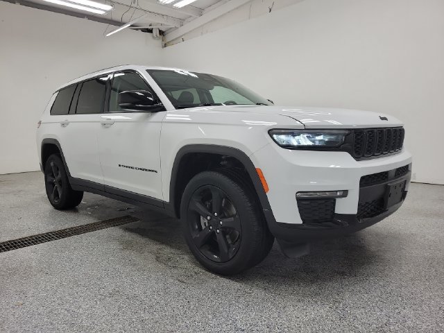 Used 2023 Jeep Grand Cherokee L Limited w/ Black Appearance Package AWD/4WD image 2