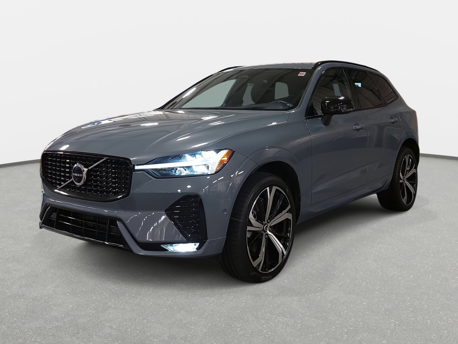 Used 2022 Volvo XC60 B6 R-Design w/ Advanced Package