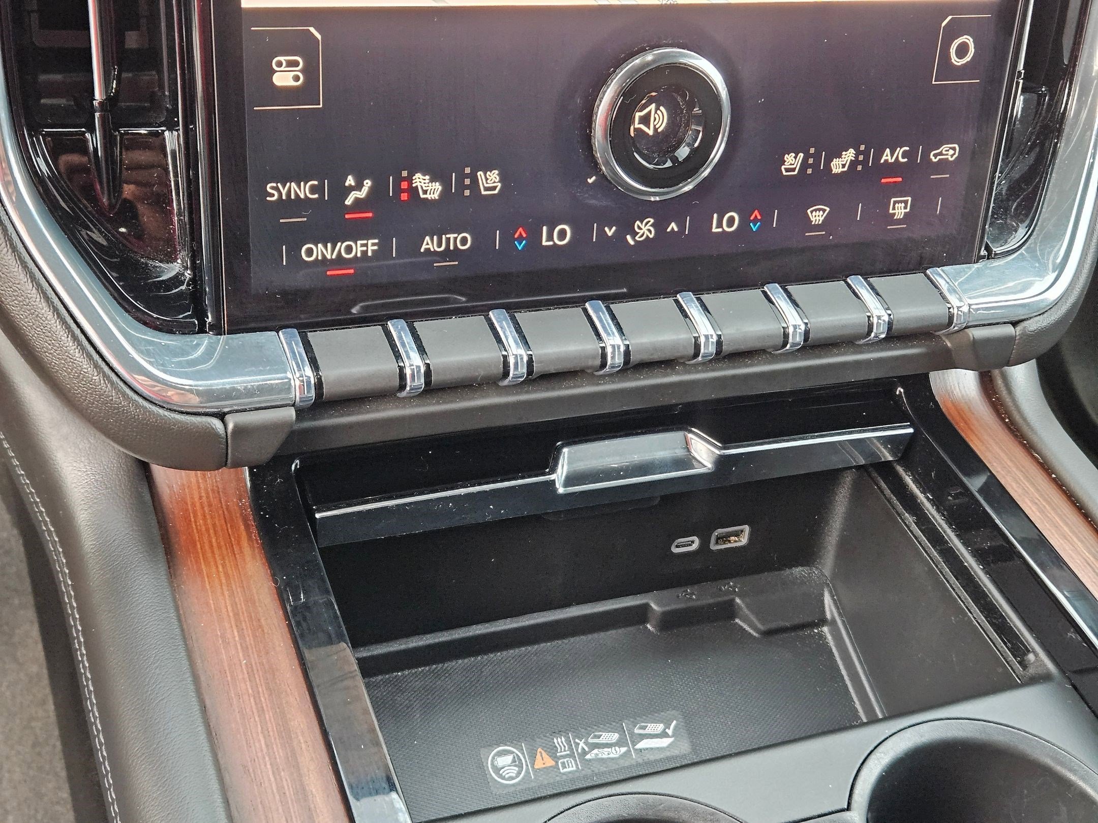 Used 2025 GMC Yukon Denali image 28