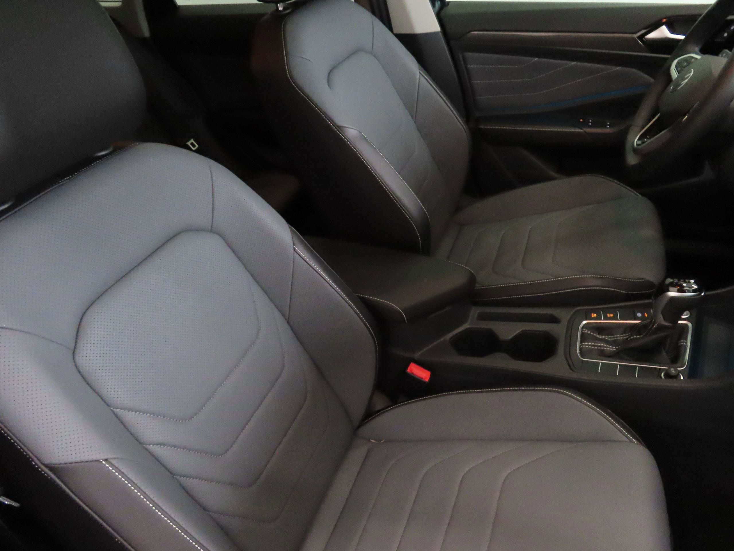 New 2025 Volkswagen Jetta SEL FWD image 23