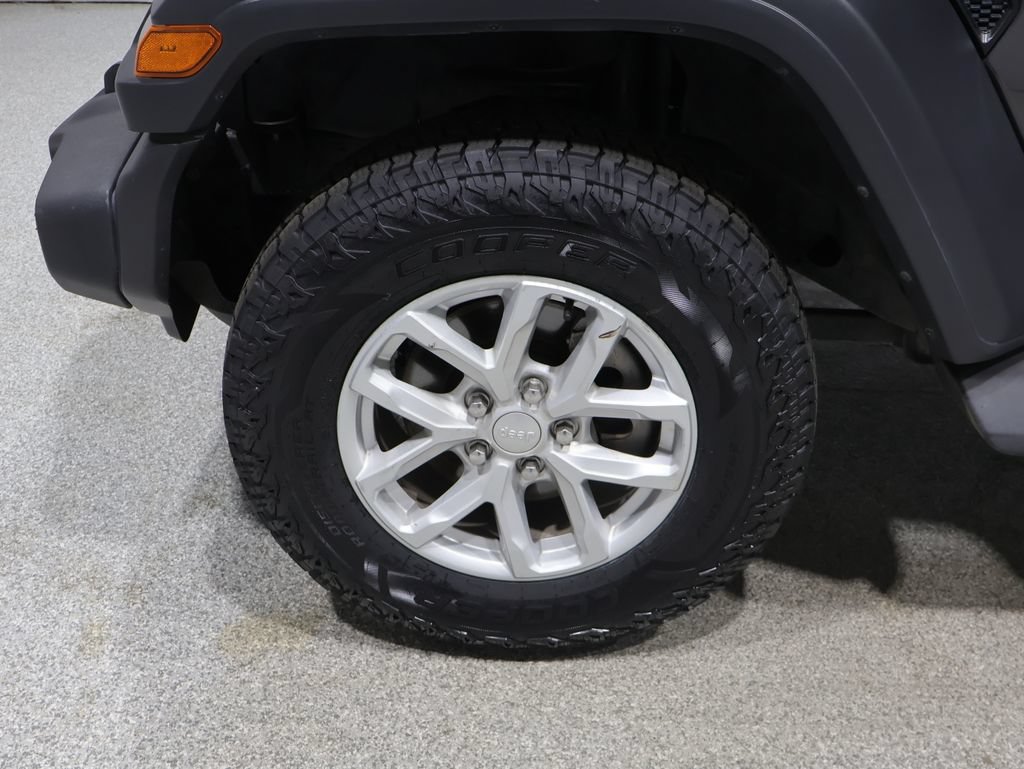 Used 2023 Jeep Wrangler Unlimited Sport AWD/4WD image 9