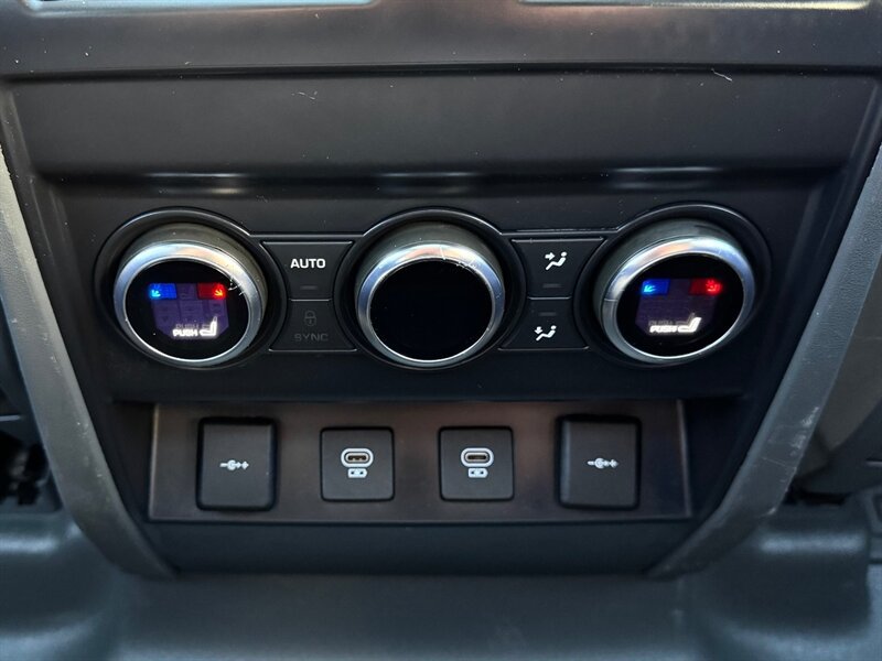 Used 2022 Land Rover Defender 110 X-Dynamic HSE AWD/4WD image 29