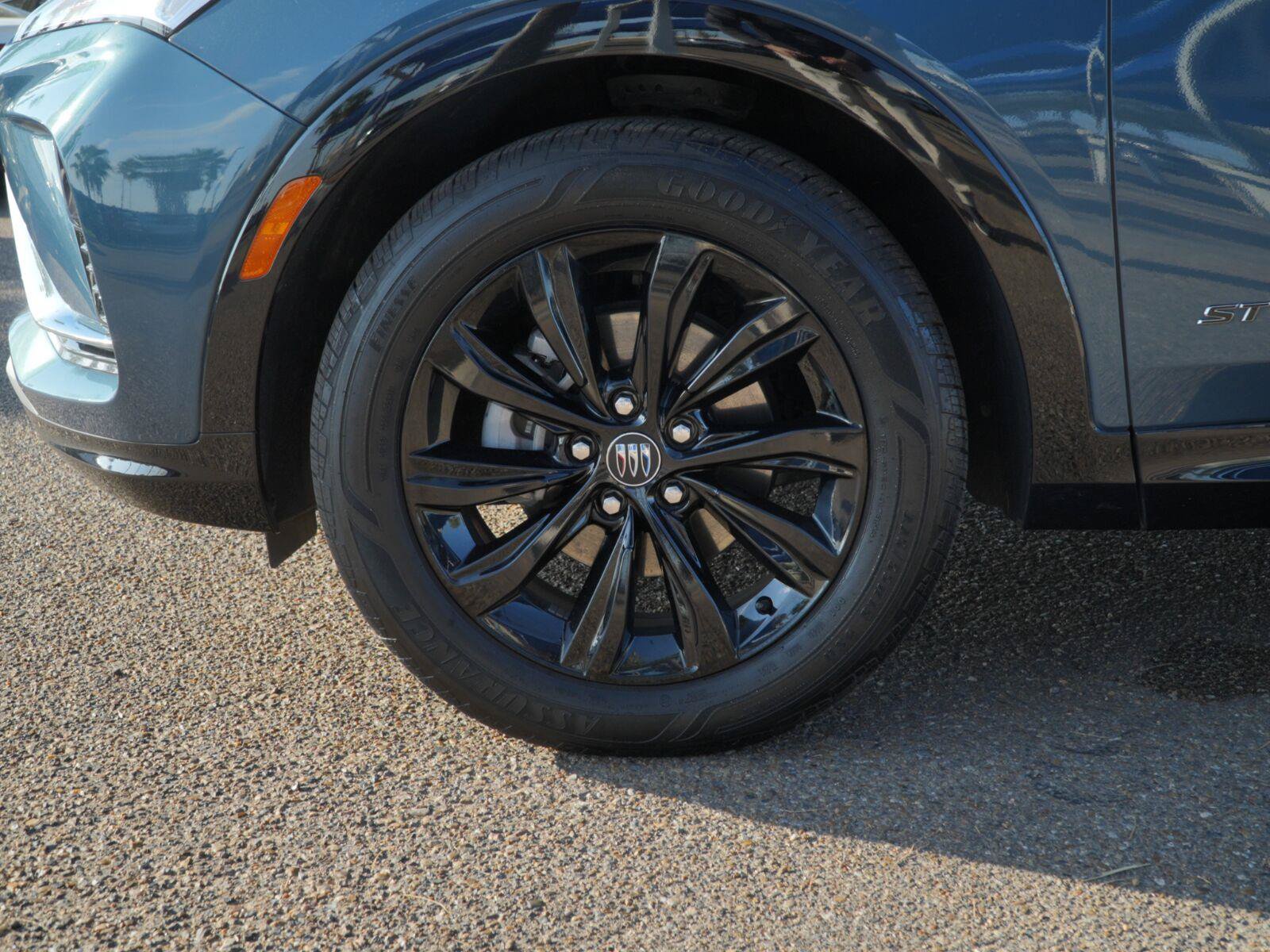 Used 2025 Buick Envista Sport Touring w/ Convenience I Package FWD image 16