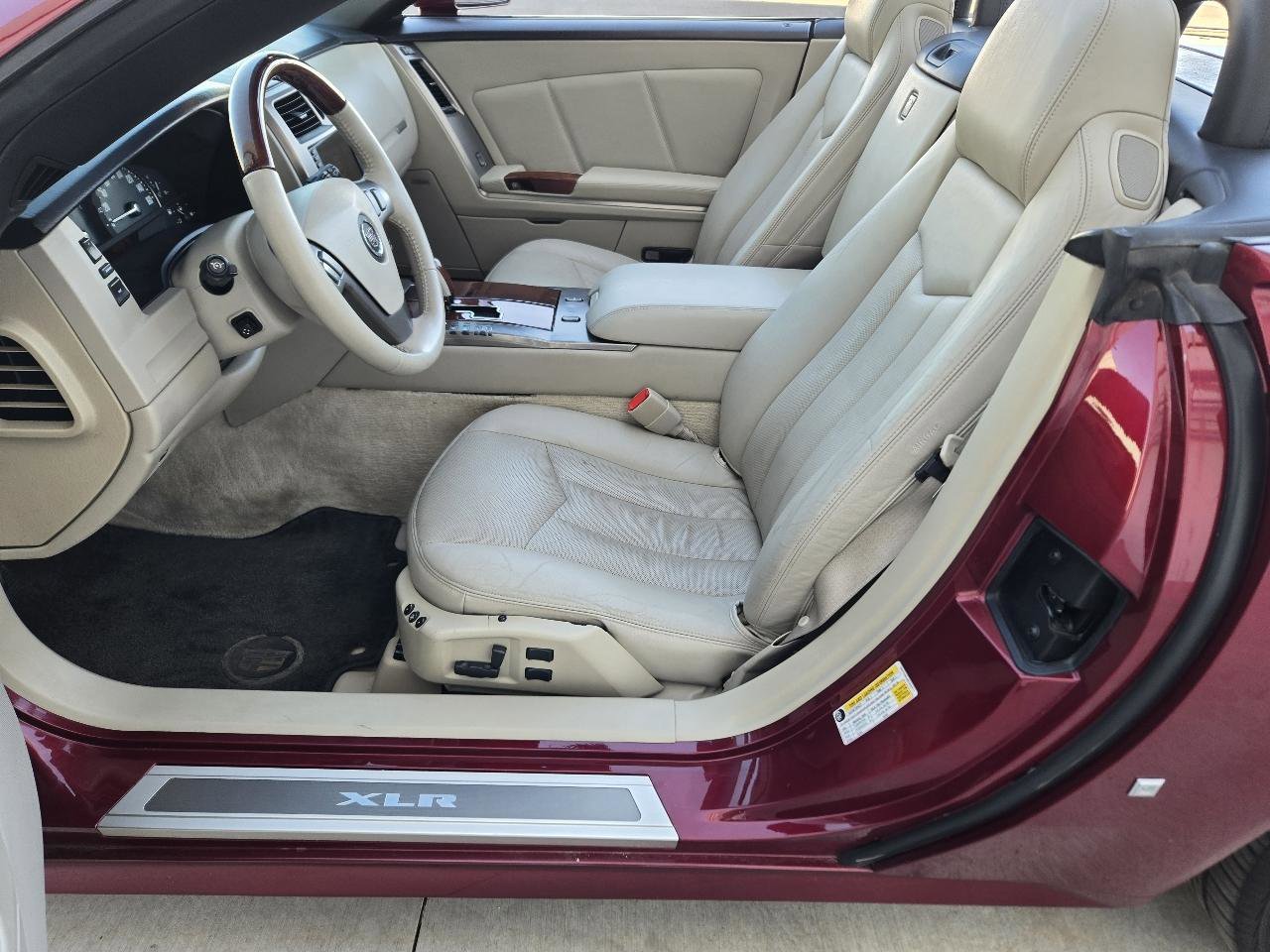 Used 2006 Cadillac XLR image 2