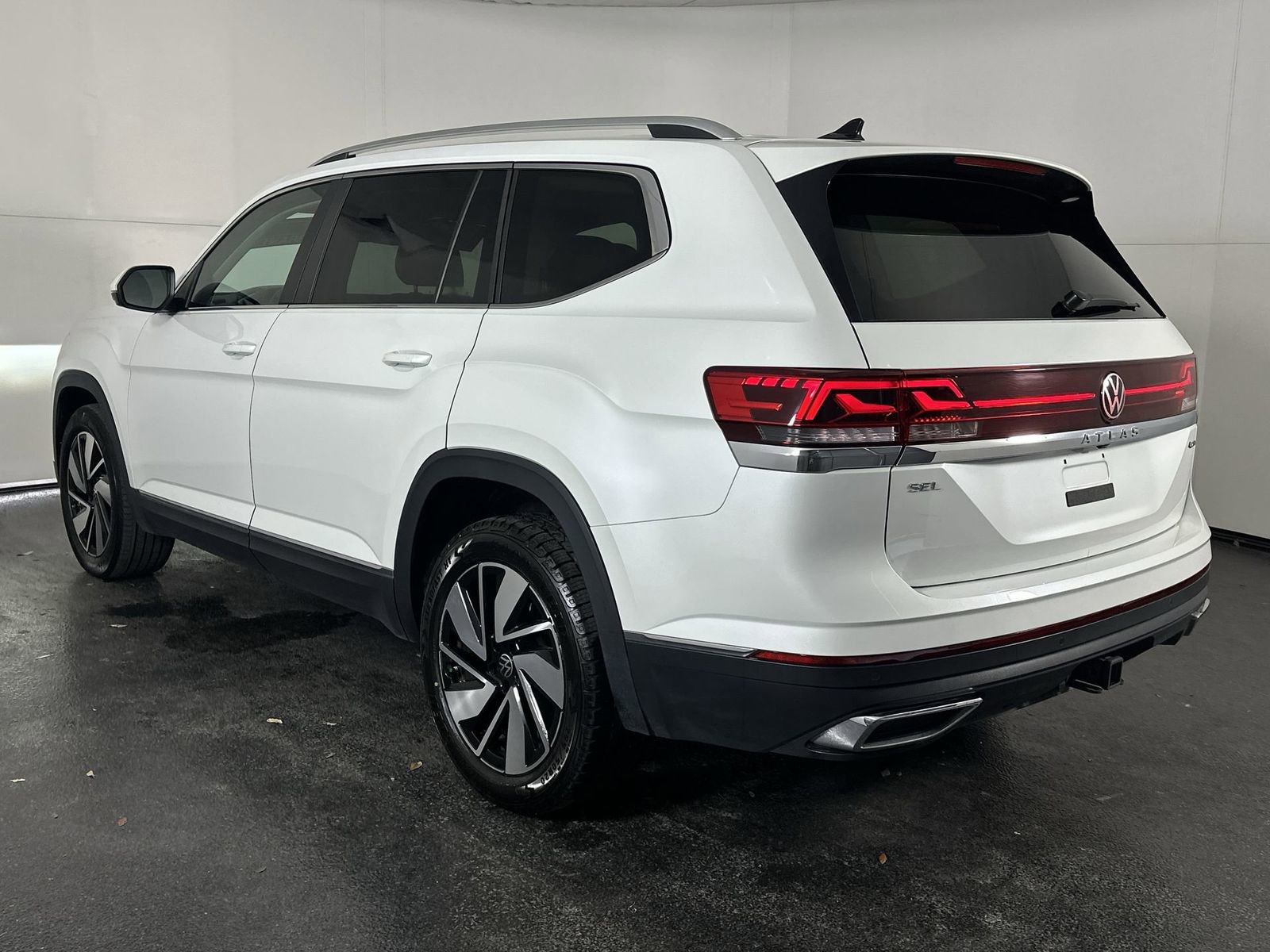 Used 2025 Volkswagen Atlas SEL AWD/4WD image 6