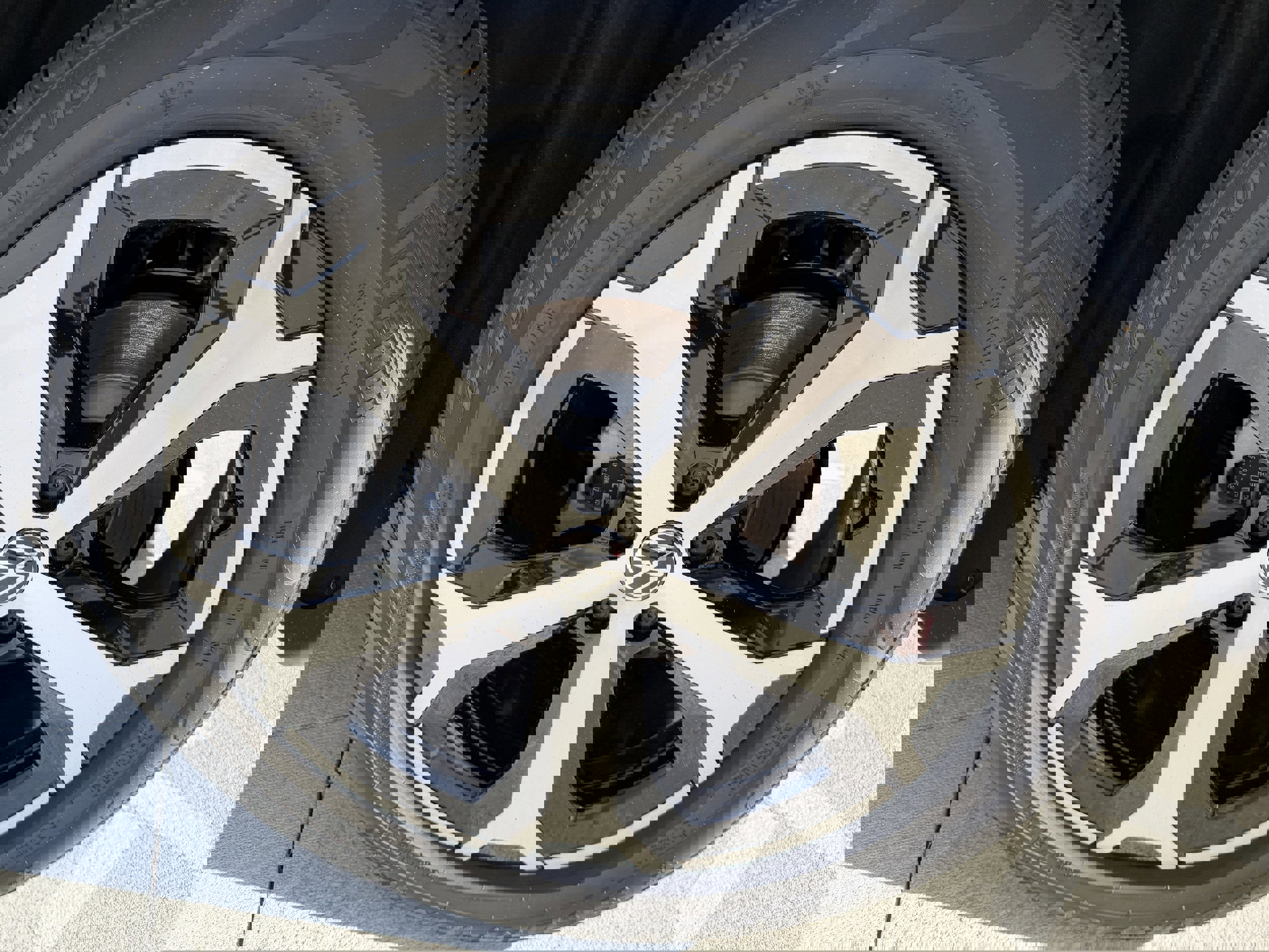 New 2026 Volkswagen Tiguan SE image 28