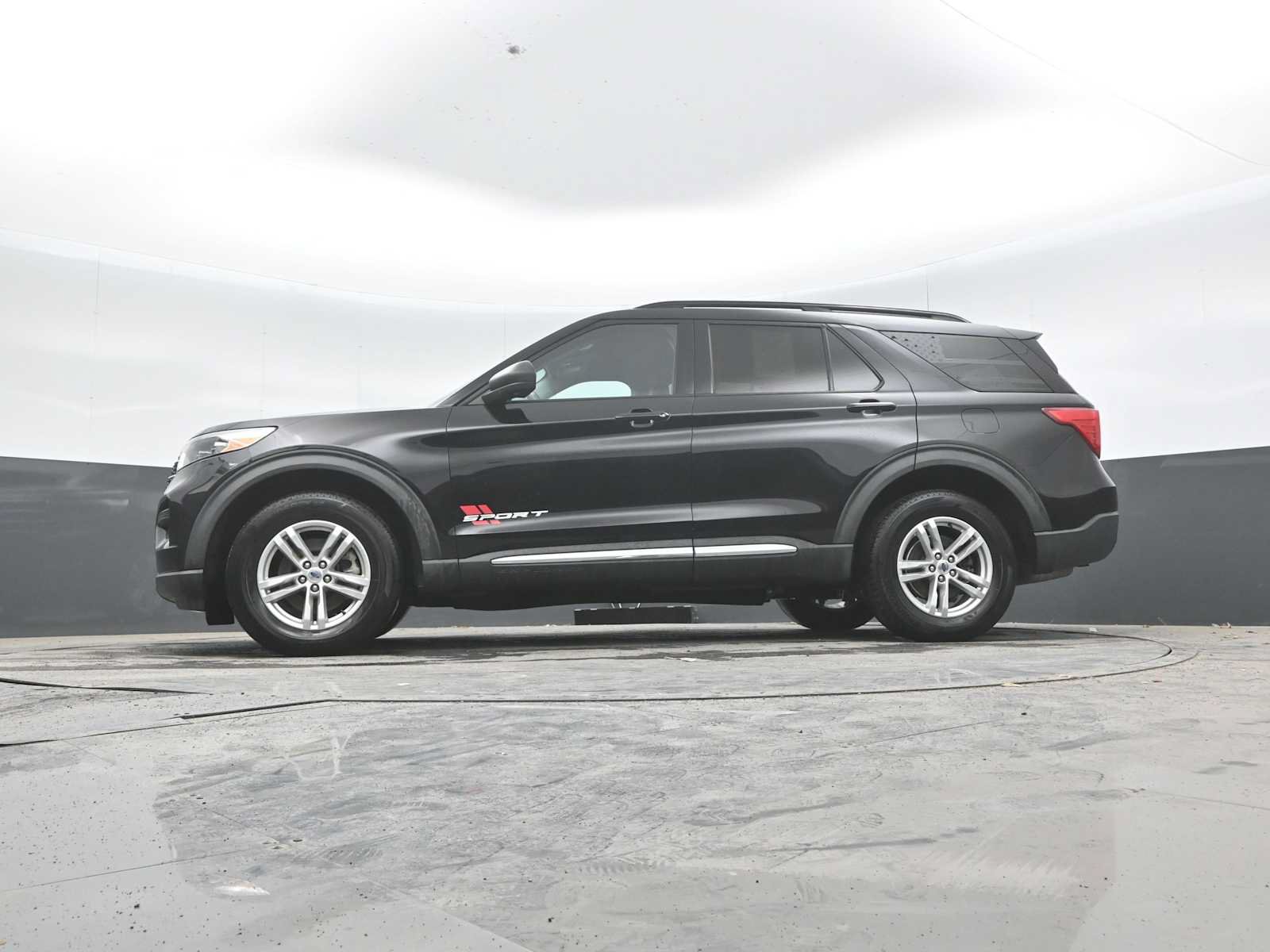 Used 2021 Ford Explorer XLT AWD/4WD image 25
