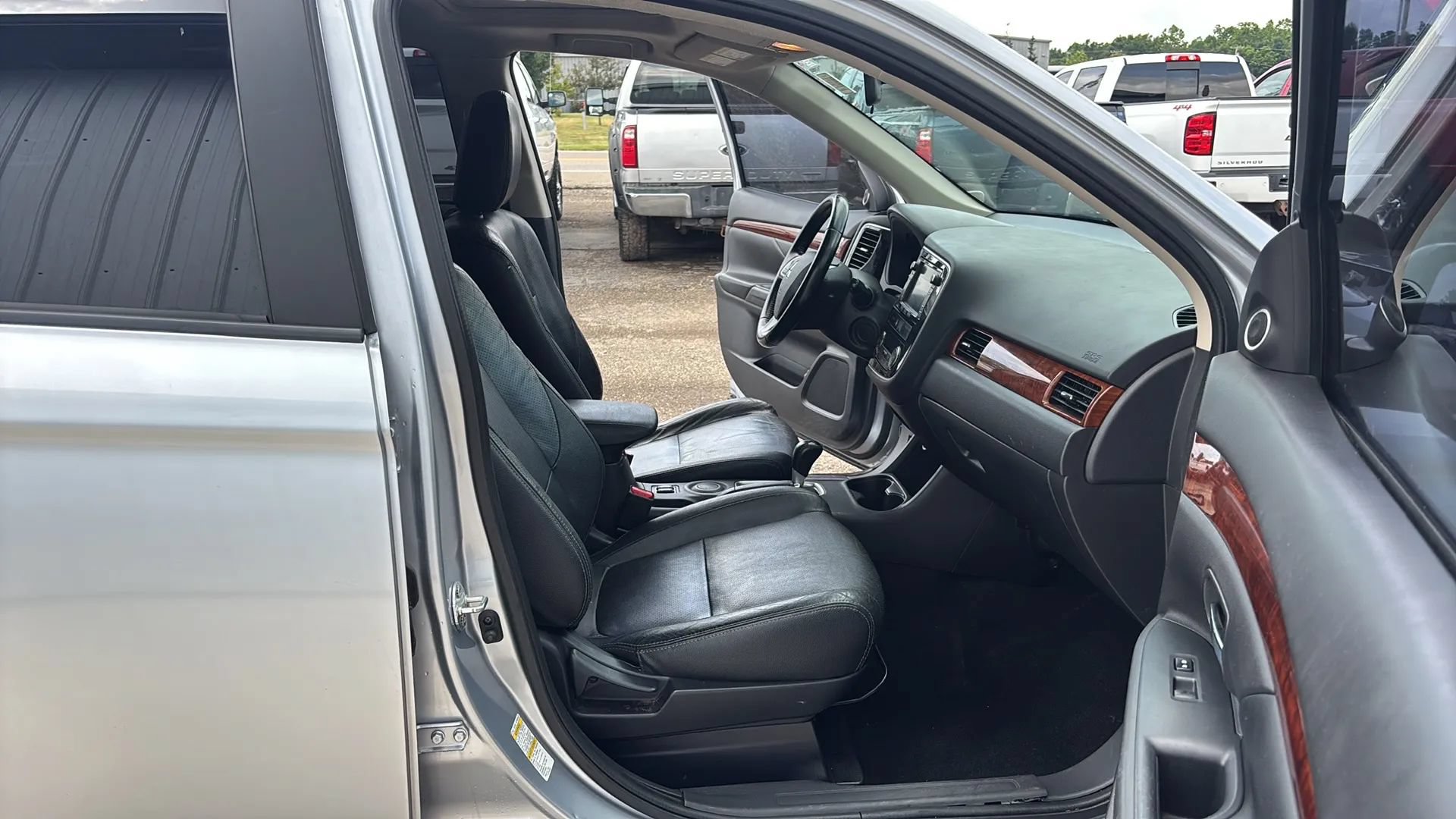 Used 2014 Mitsubishi Outlander SE FWD image 12