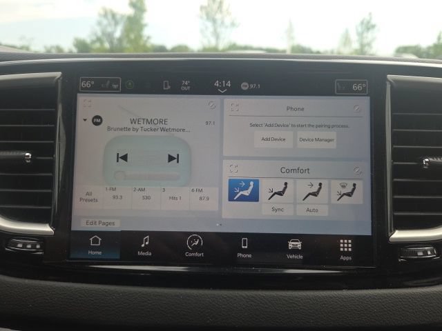 Used 2023 Chrysler Pacifica Touring-L FWD image 34