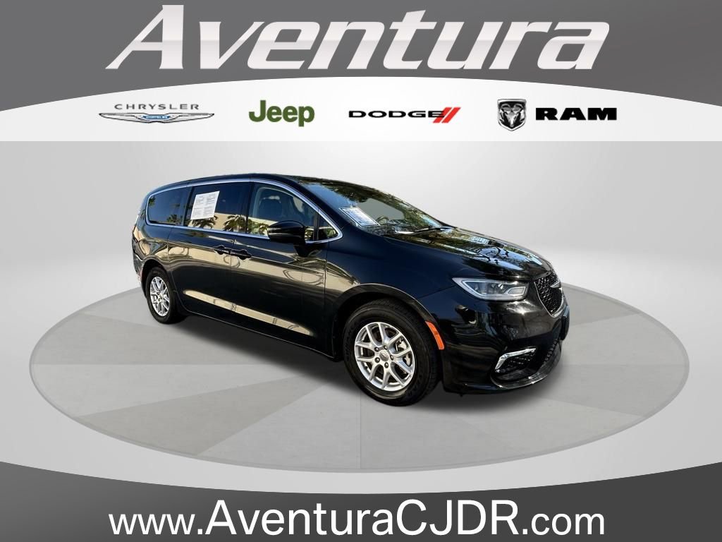 Certified 2023 Chrysler Pacifica Touring-L FWD image 1