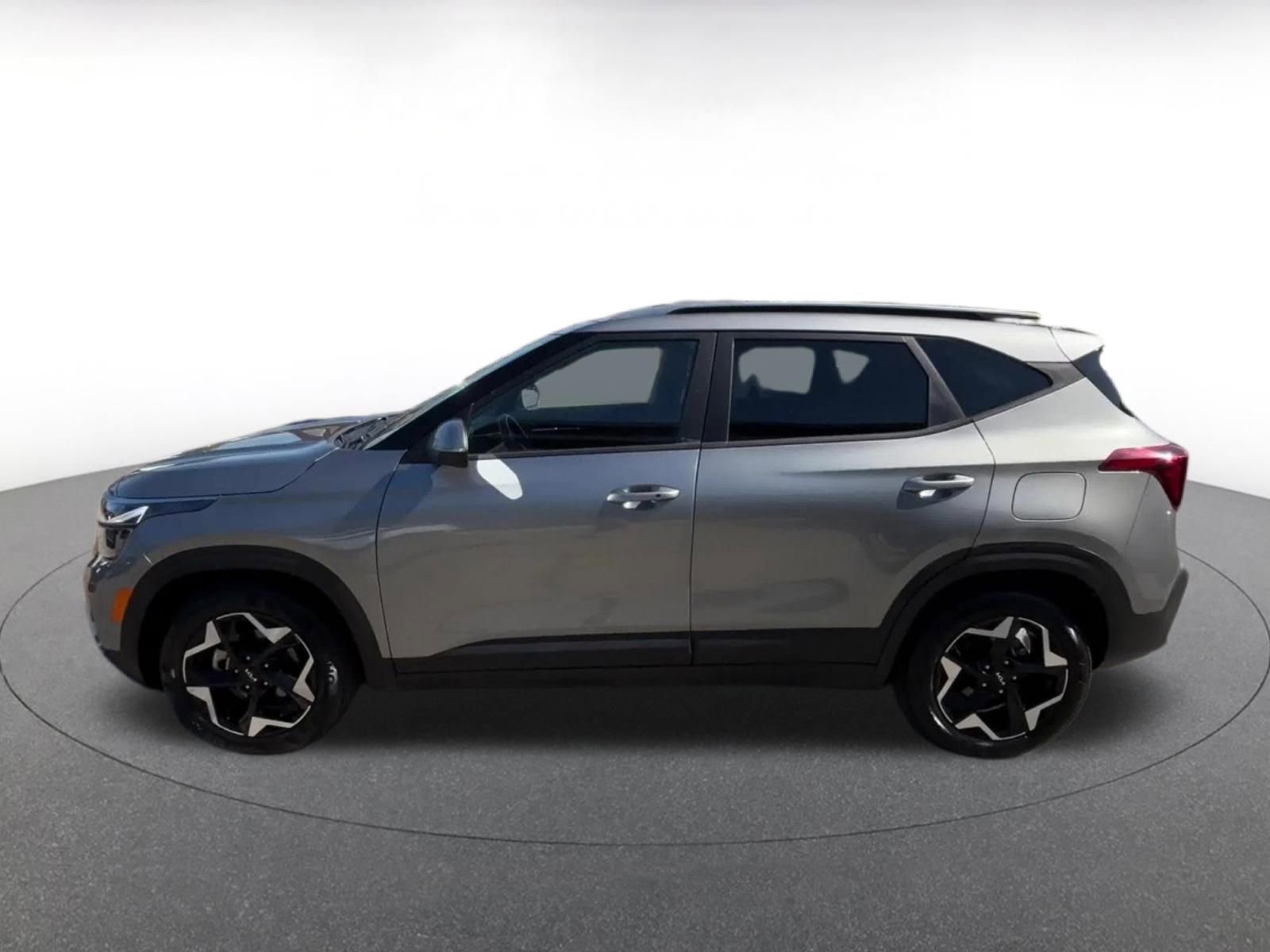Used 2025 Kia Seltos S FWD image 13