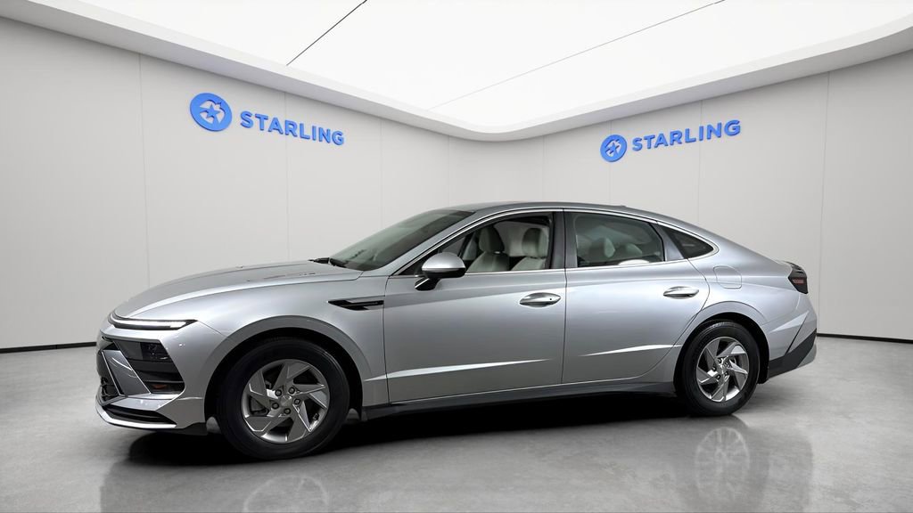 Used 2025 Hyundai Sonata SE image 3