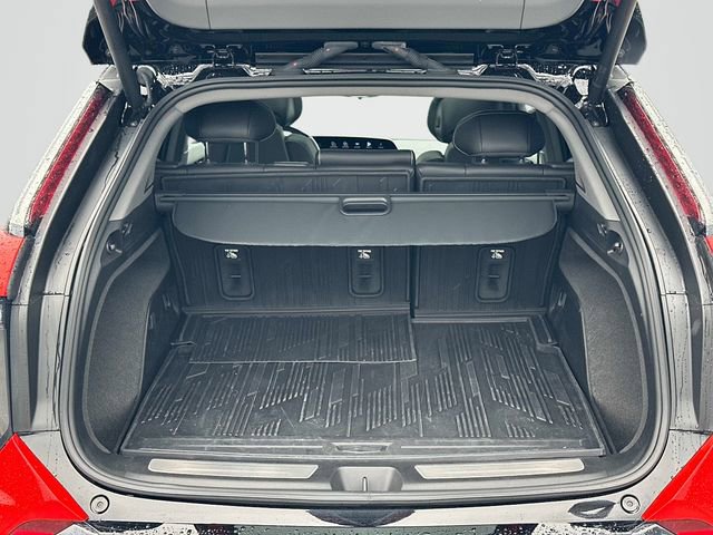 Used 2025 Cadillac Optiq Sport 2 w/ LPO, Floor Liner Package AWD/4WD image 19