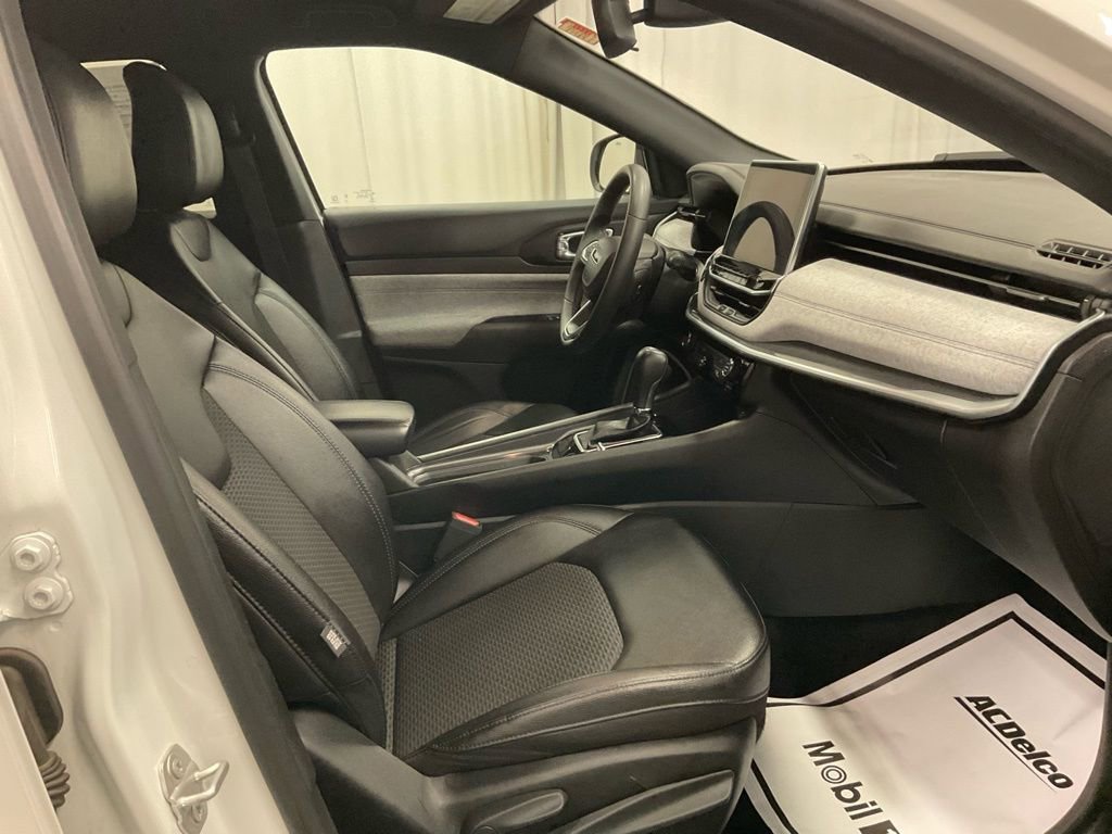 Used 2024 Jeep Compass Latitude image 31