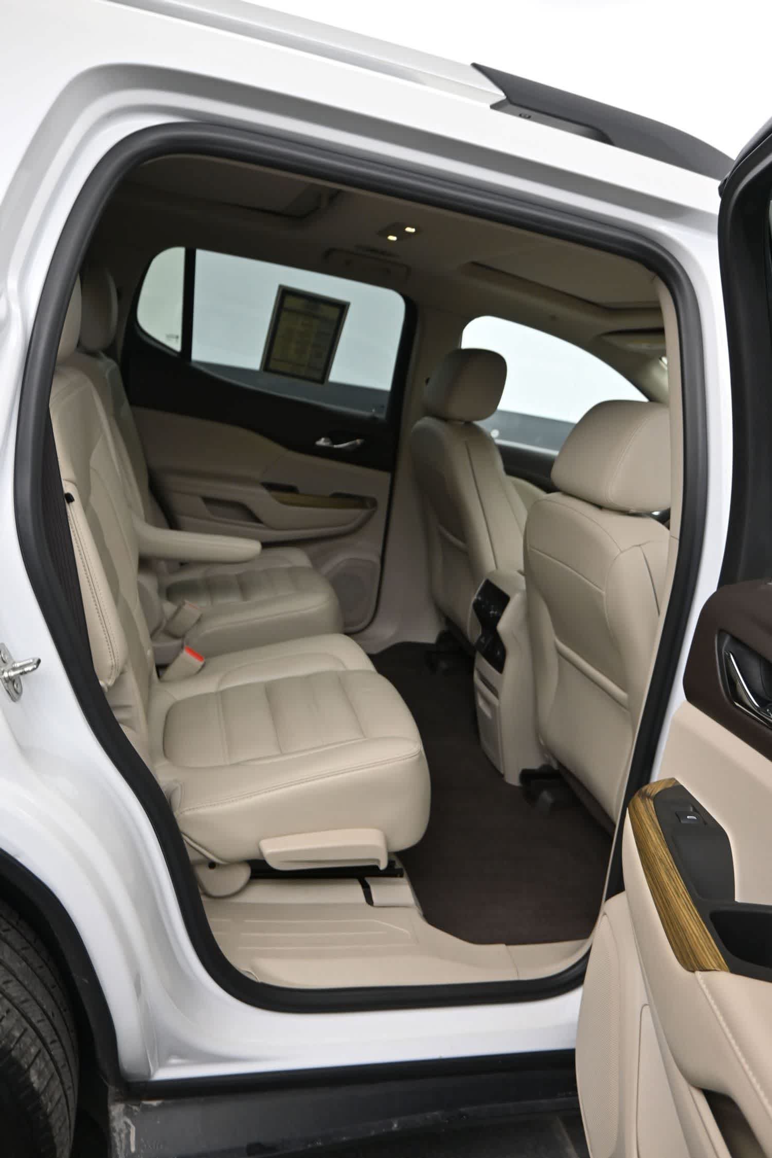 Used 2019 GMC Acadia Denali w/ Technology Package AWD/4WD image 13
