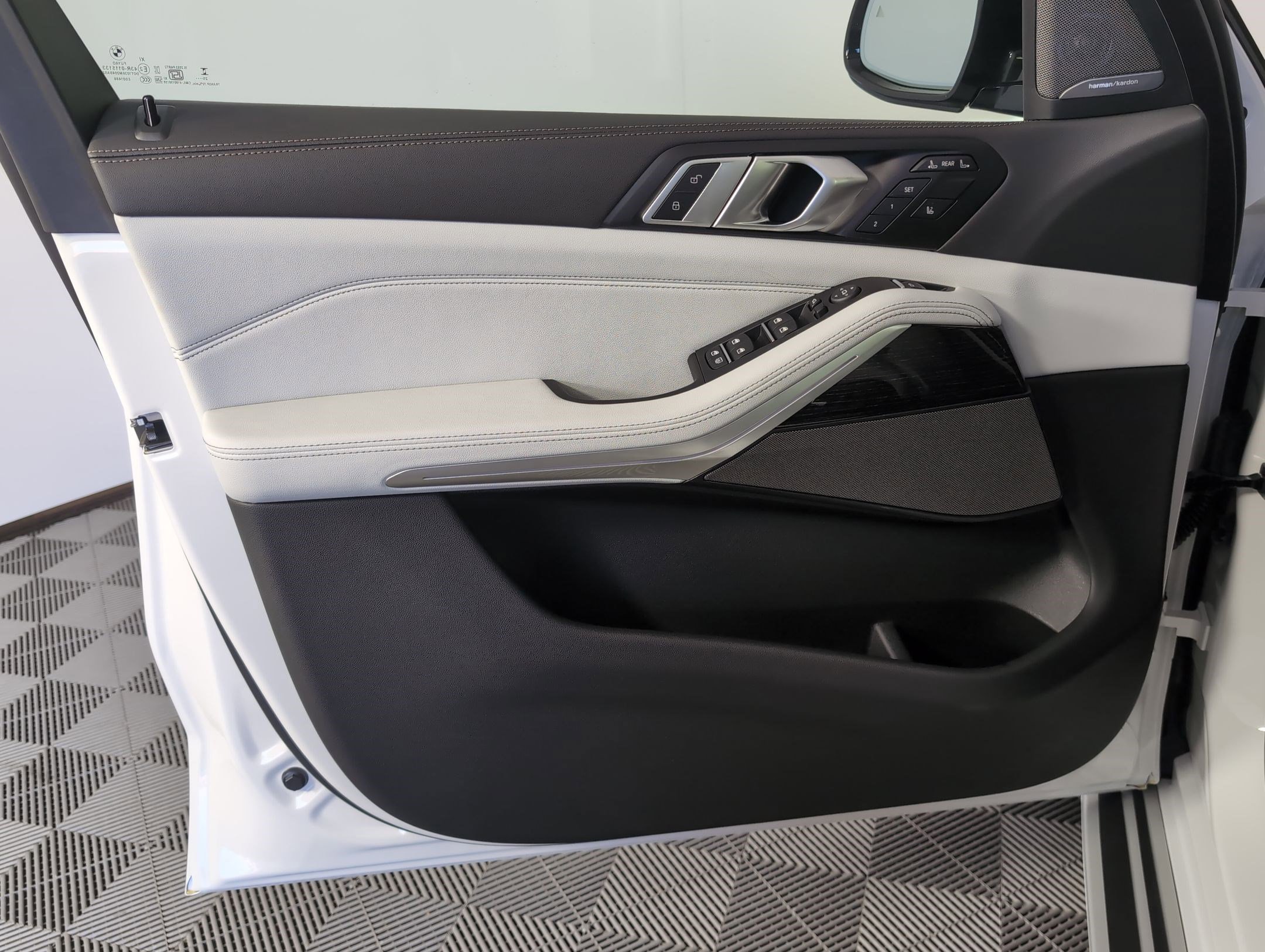 New 2026 BMW X7 xDrive40i w/ M Sport Package image 10