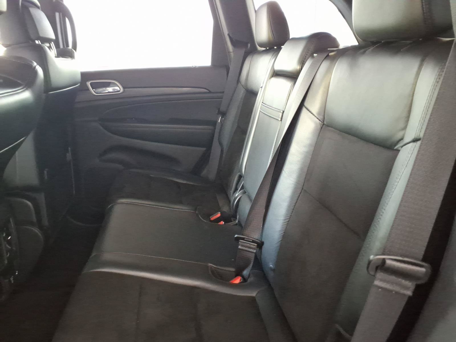 Used 2019 Jeep Grand Cherokee Altitude AWD/4WD image 12
