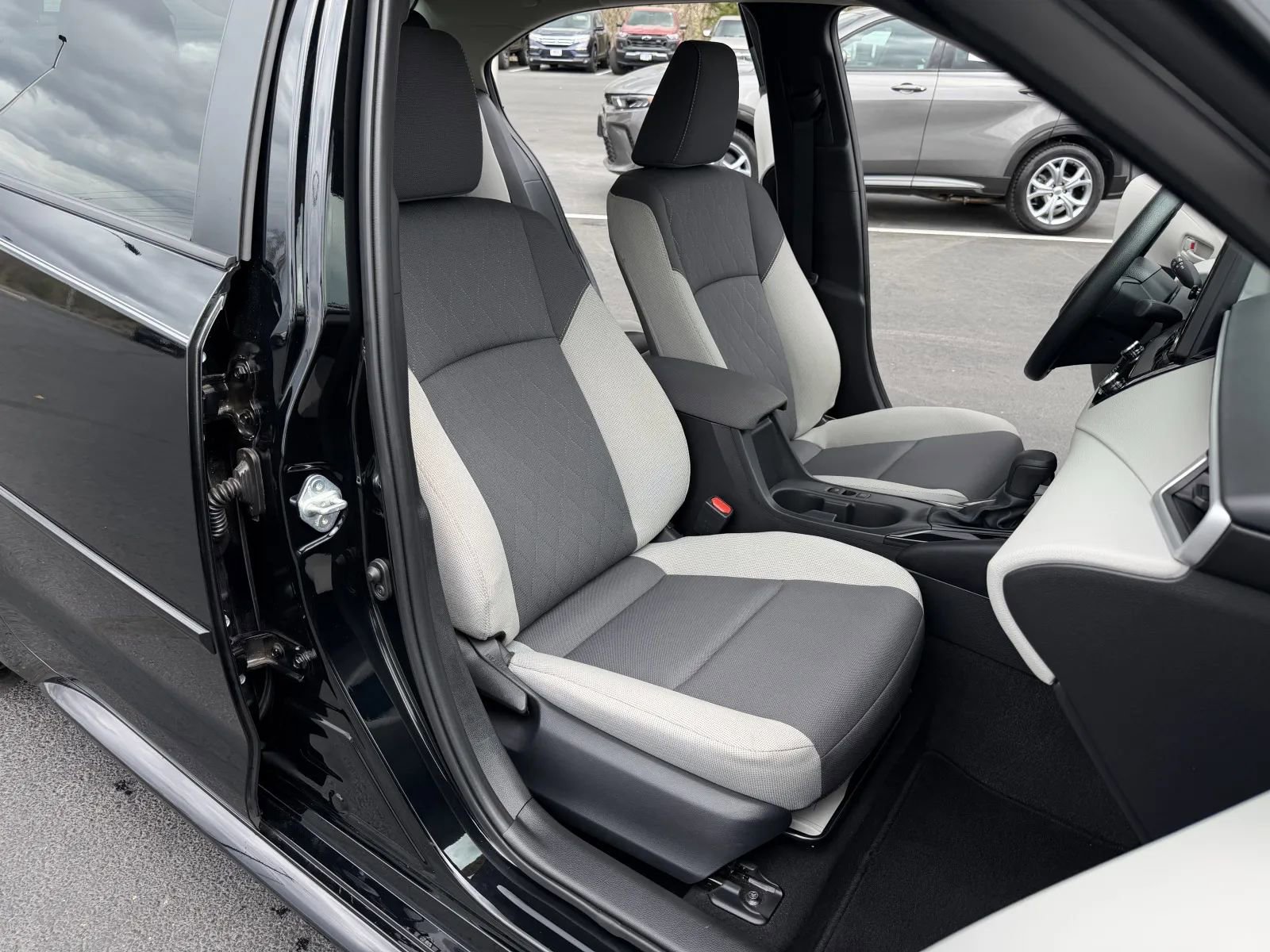 Used 2024 Toyota Corolla LE image 44