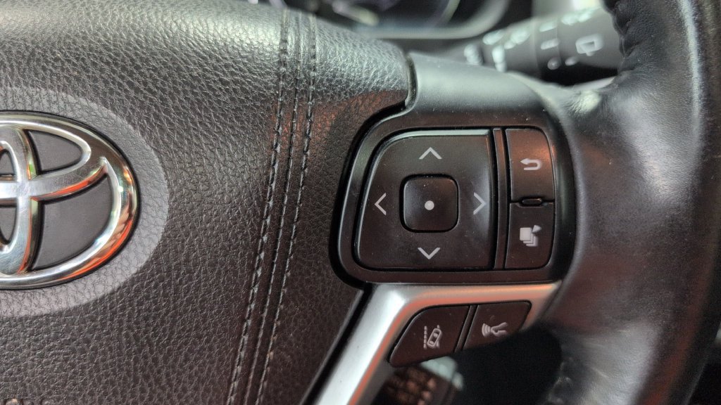 Used 2017 Toyota Highlander SE AWD/4WD image 11