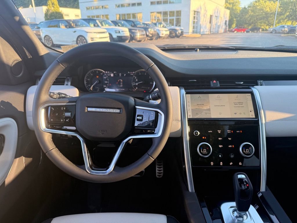 Used 2023 Land Rover Discovery Sport SE R-Dynamic AWD/4WD image 10