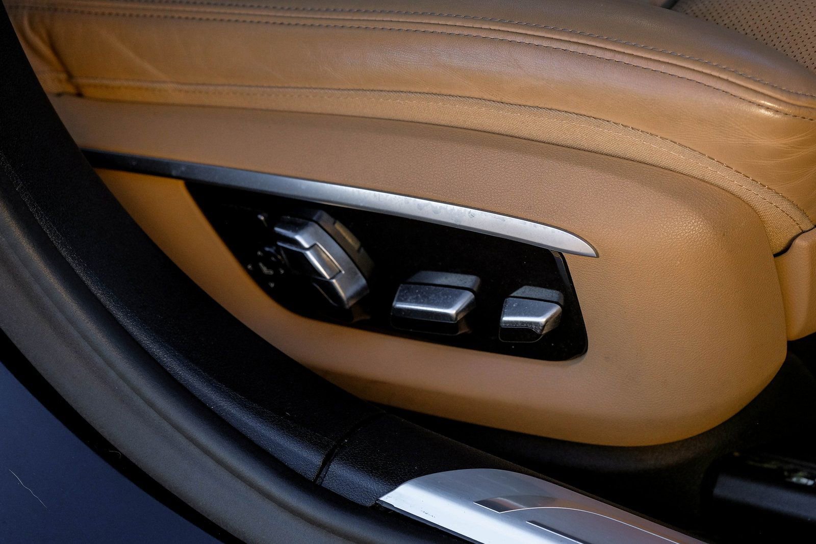 Used 2016 BMW 750i xDrive image 38