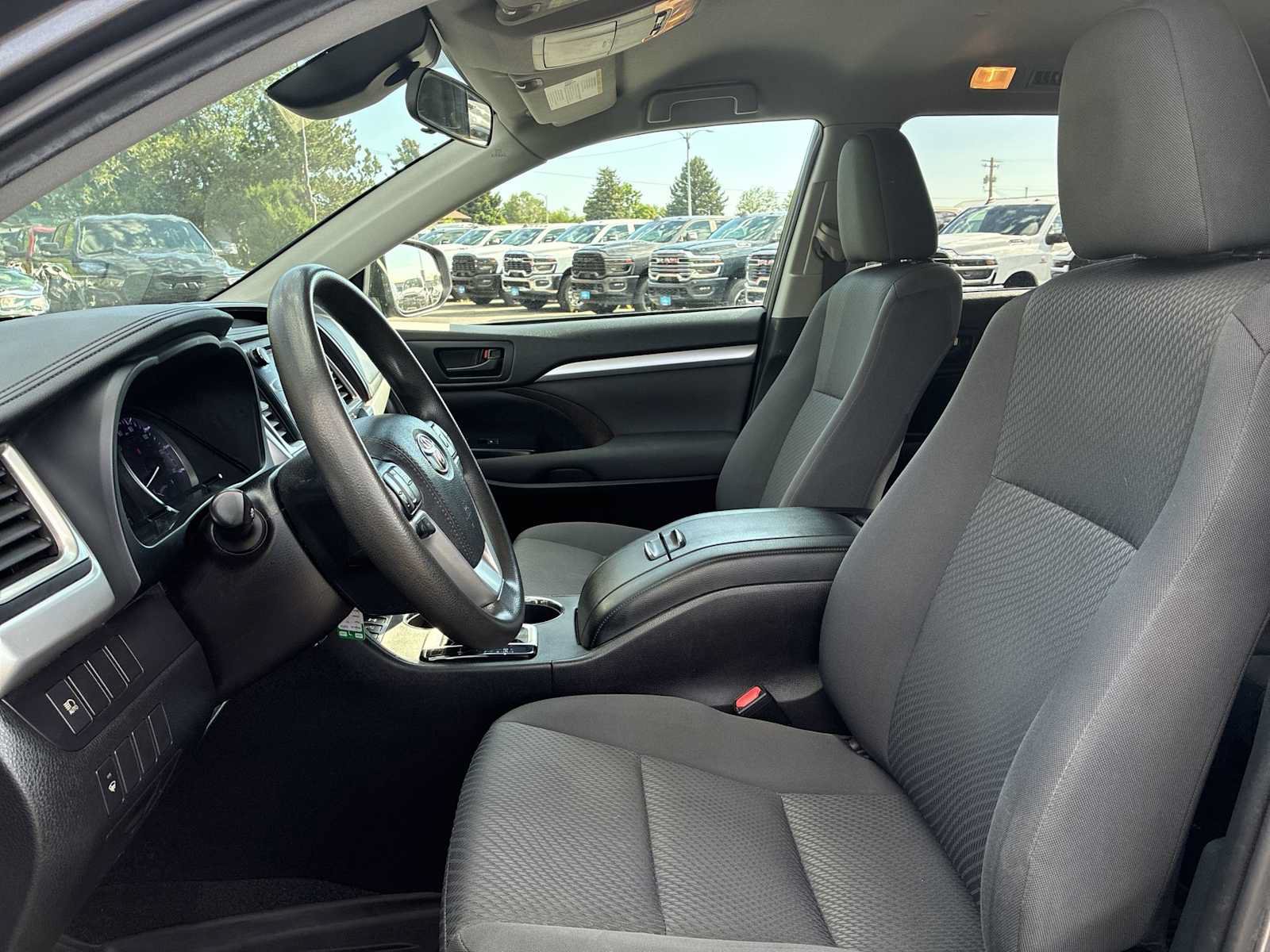 Used 2019 Toyota Highlander LE AWD/4WD image 13