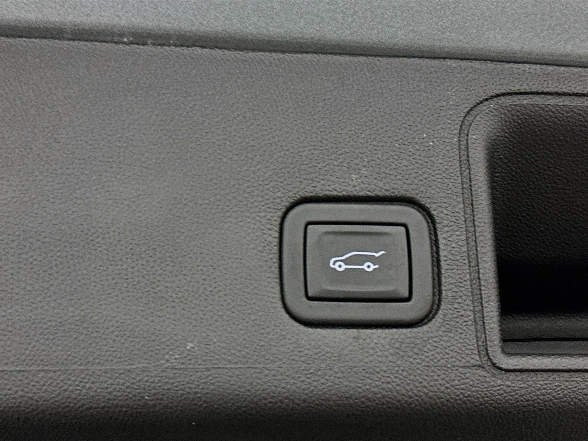 Used 2024 GMC Terrain SLT image 31