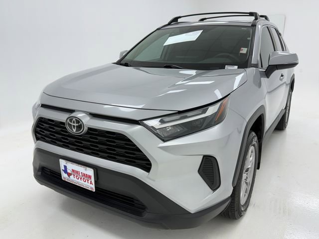 Used 2023 Toyota RAV4 XLE w/ Convenience Package FWD image 4