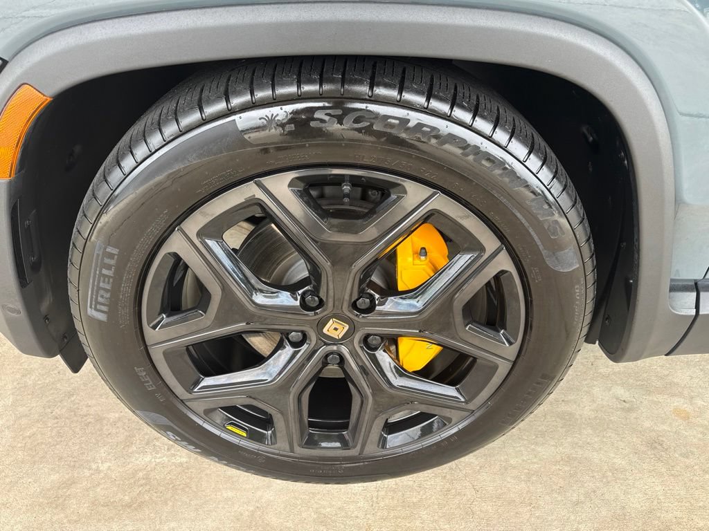 Used 2025 Rivian R1S Premium AWD/4WD image 12