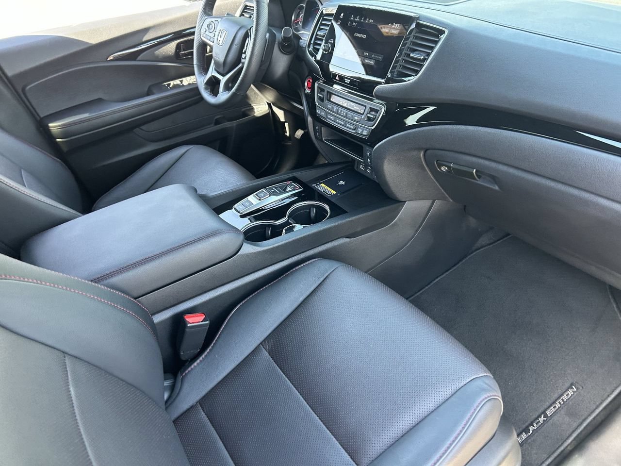 Used 2025 Honda Passport Black Edition image 13