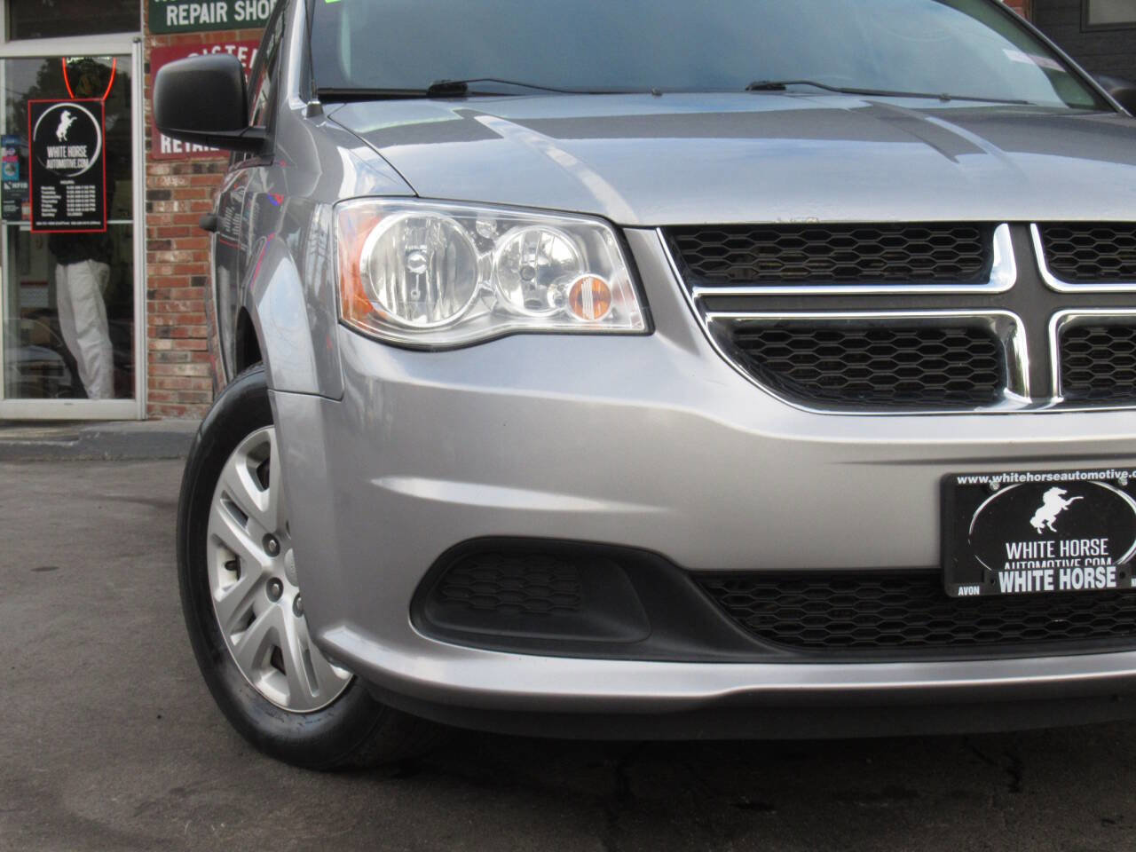 Used 2019 Dodge Grand Caravan SE w/ UConnect Hands-Free Group image 3