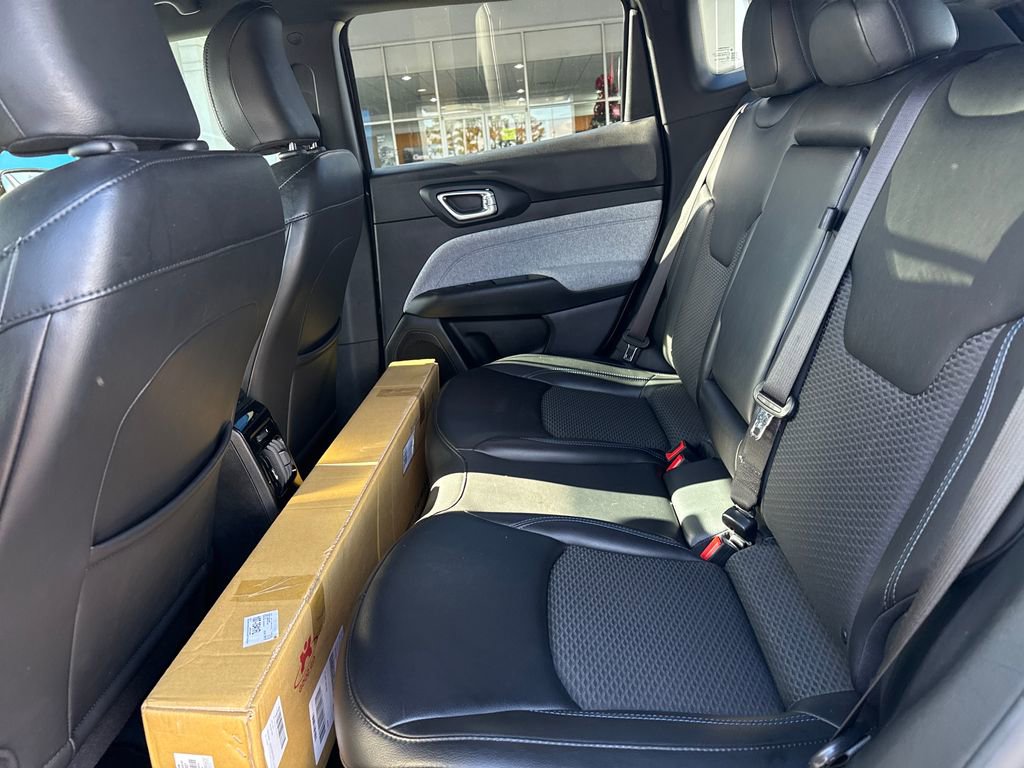 Used 2023 Jeep Compass Latitude image 28